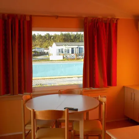 Natur Camping Bungalow T2 - 10 Casa de Férias Pataias